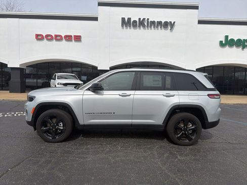 New 2025 Jeep Grand Cherokee Altitude image 6