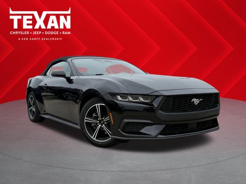 Used 2025 Ford Mustang Convertible RWD image 1