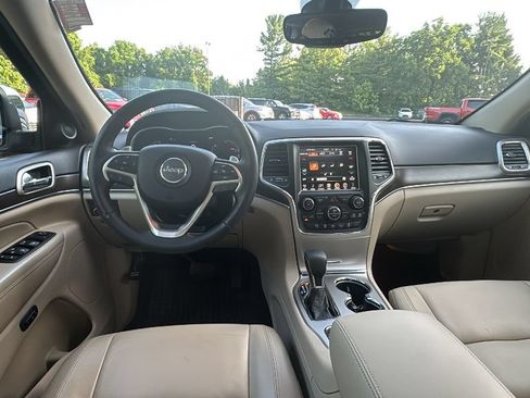 Used 2017 Jeep Grand Cherokee Limited AWD/4WD image 9