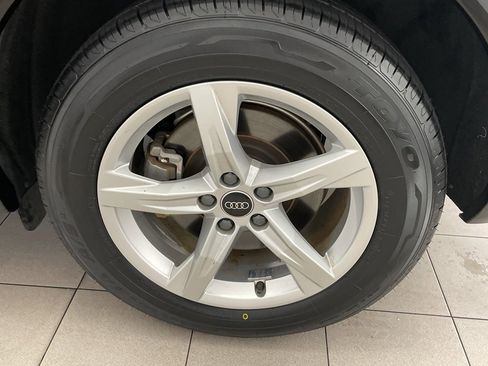 Used 2023 Audi Q5 Premium w/ Convenience Package image 40