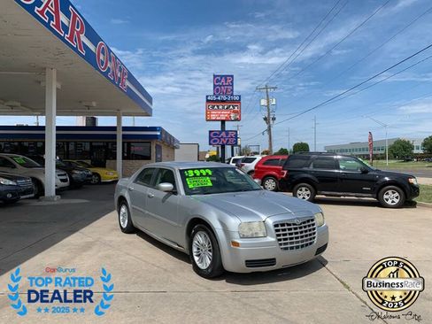 Used 2005 Chrysler 300 Touring RWD image 1