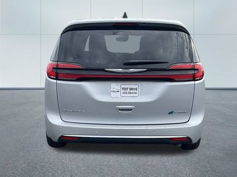 Used 2023 Chrysler Pacifica Limited FWD image 5