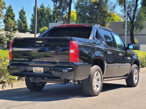 Used 2013 Chevrolet Avalanche LTZ AWD/4WD image 4