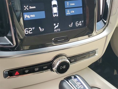 Used 2020 Volvo S60 T6 Inscription image 32