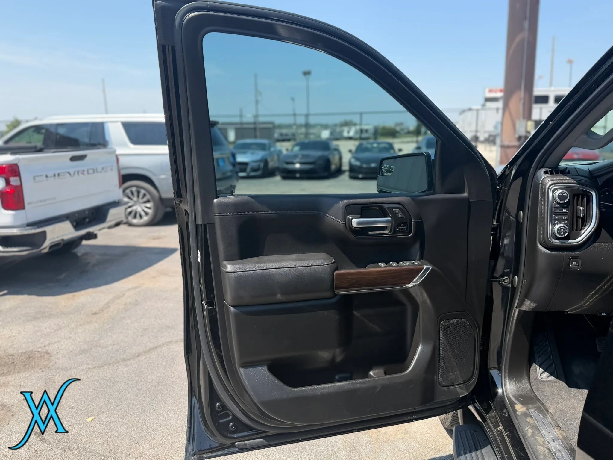 Used 2020 GMC Sierra 1500 SLT AWD/4WD image 9