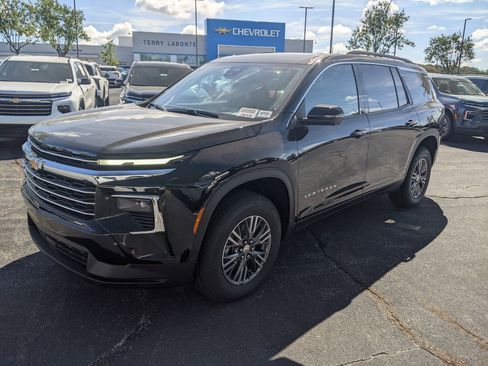 New 2026 Chevrolet Traverse LT w/ Driver Confidence Package image 3