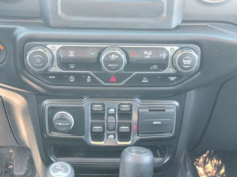 Used 2022 Jeep Wrangler Unlimited Sport AWD/4WD image 28