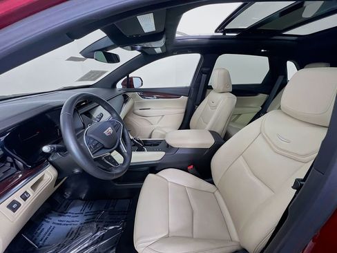 Used 2018 Cadillac XT5 Luxury w/ Driver Awareness Package image 21