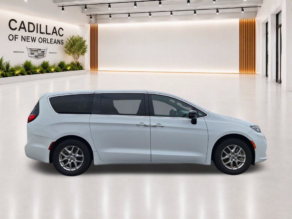 Used 2025 Chrysler Pacifica Select FWD image 8