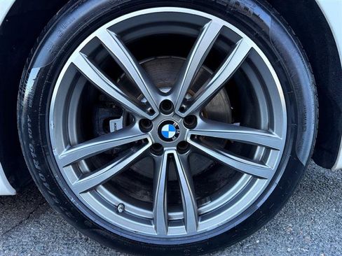 Used 2018 BMW 750i image 11