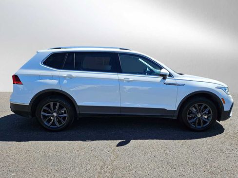 Used 2024 Volkswagen Tiguan SE image 8