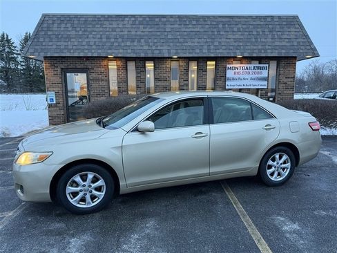 Used 2011 Toyota Camry image 1