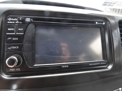 Used 2013 Toyota Sienna XLE w/ Entertainment Pkg FWD image 8