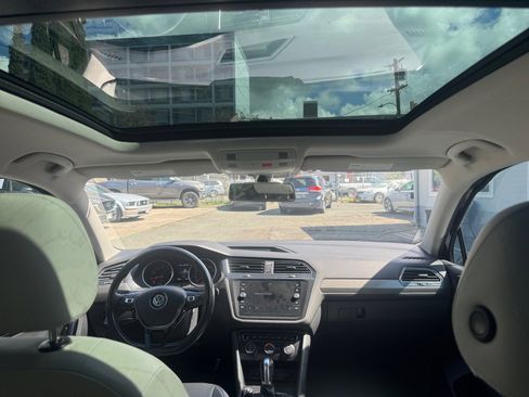 Used 2018 Volkswagen Tiguan SEL image 15