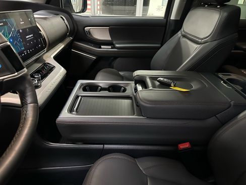 Certified 2025 Ford Expedition Active image 21