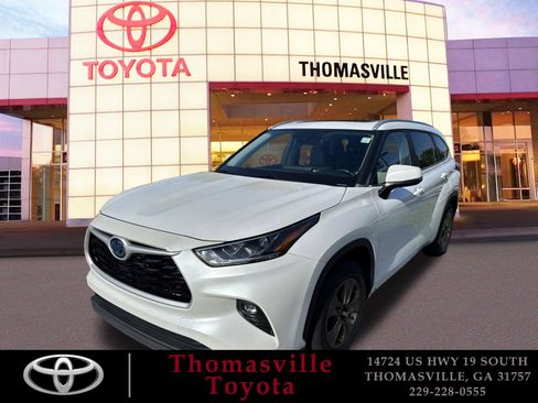 Used 2023 Toyota Highlander Bronze Edition image 1