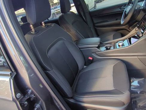 New 2025 Jeep Grand Cherokee L Laredo w/ Luxury Tech Group I image 40