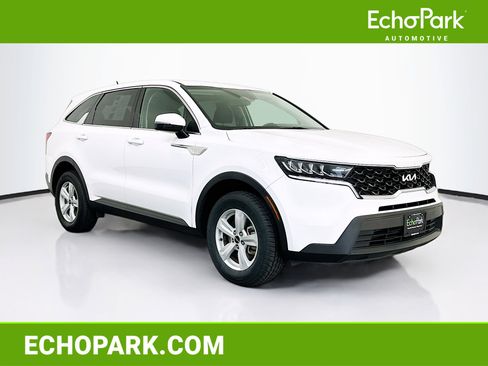 Used 2023 Kia Sorento LX image 1