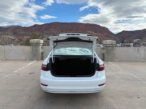 Used 2021 Volkswagen Jetta SE image 8