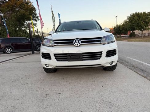 Used 2013 Volkswagen Touareg TDI image 4
