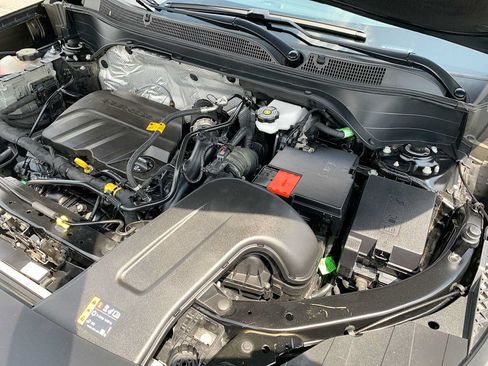 Certified 2024 Chevrolet Trax RS w/ Sunroof Package FWD image 28