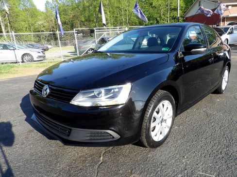 Used 2012 Volkswagen Jetta SE image 2