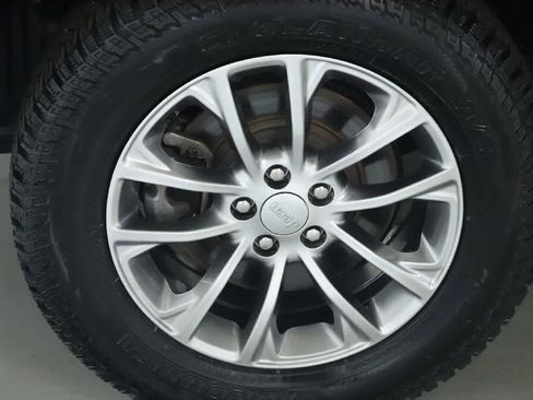 Certified 2021 Jeep Cherokee Latitude Lux w/ Comfort/Convenience Group AWD/4WD image 12
