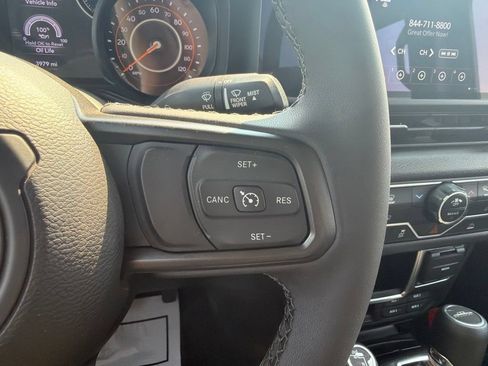 Used 2024 Jeep Gladiator Sport AWD/4WD image 11