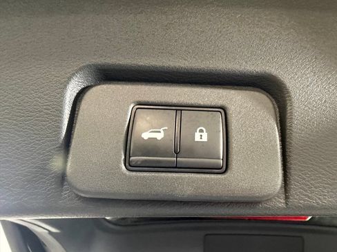 Used 2025 Nissan Rogue SL AWD/4WD image 28