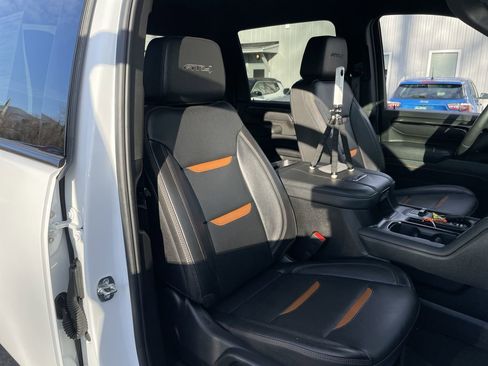 Used 2025 GMC Sierra 2500 AT4 image 40