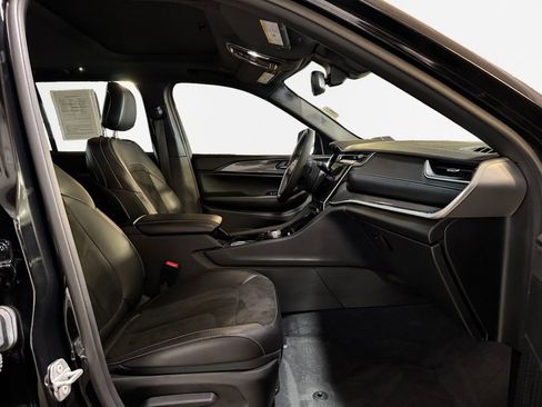 Used 2023 Jeep Grand Cherokee Altitude AWD/4WD image 26