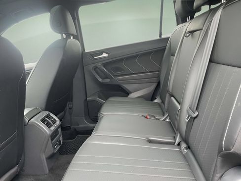 Used 2024 Volkswagen Tiguan SE R-Line FWD image 19
