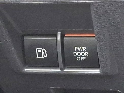 Used 2023 Toyota Sienna XLE image 24