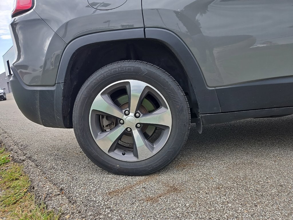 Used 2019 Jeep Cherokee Limited AWD/4WD image 13