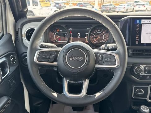 Used 2025 Jeep Wrangler Unlimited Sahara AWD/4WD image 14