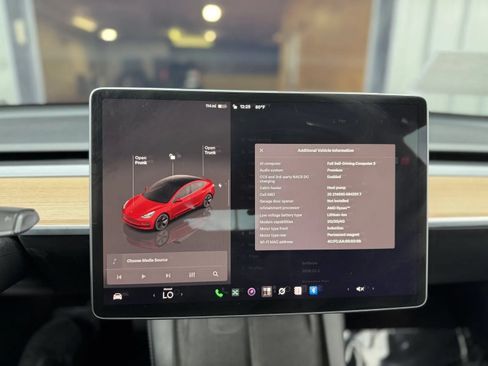 Used 2022 Tesla Model 3 Long Range AWD/4WD image 32