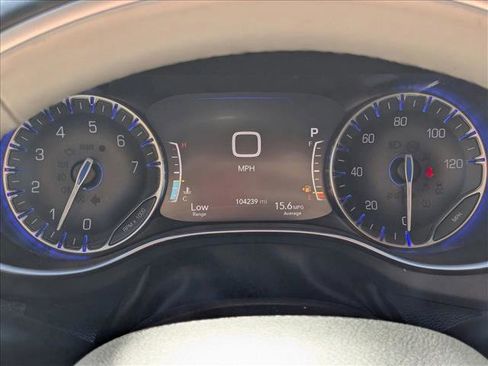 Used 2020 Chrysler Pacifica Limited FWD image 9
