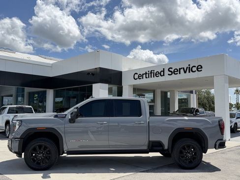 Used 2025 GMC Sierra 2500 AT4 w/ AT4 Premium Plus Package AWD/4WD image 8
