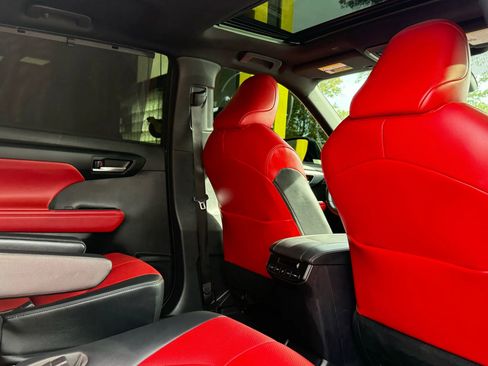 Used 2021 Toyota Highlander XSE image 26