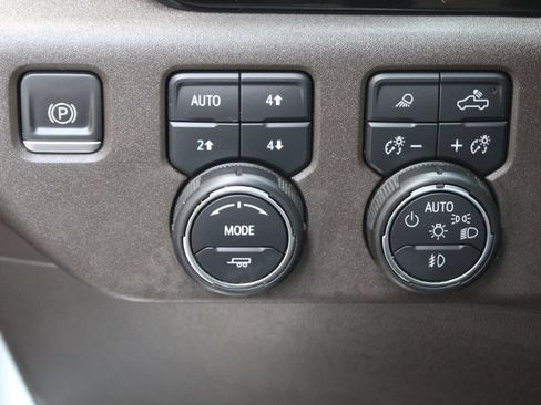 Used 2022 Chevrolet Silverado 1500 LTZ w/ LTZ Convenience Package II AWD/4WD image 30