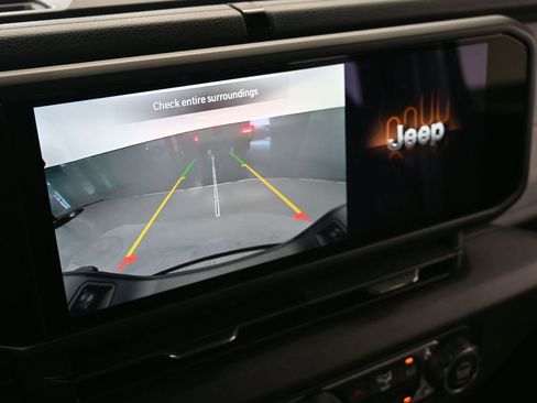 Used 2025 Jeep Gladiator Sport image 19