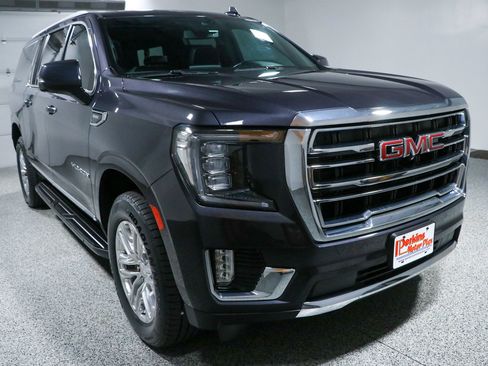 Used 2023 GMC Yukon XL SLT w/ SLT Luxury Package AWD/4WD image 5