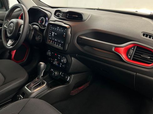Used 2023 Jeep Renegade Trailhawk AWD/4WD image 25