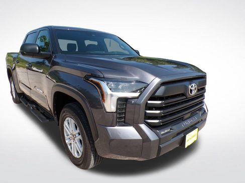 Used 2025 Toyota Tundra SR5 w/ SR5 Premium Package AWD/4WD image 9