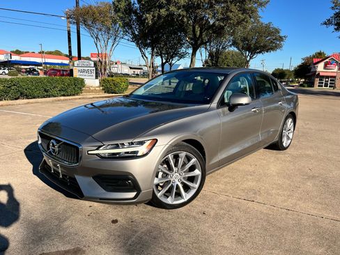 Used 2020 Volvo S60 T5 Momentum w/ Protection Package image 1