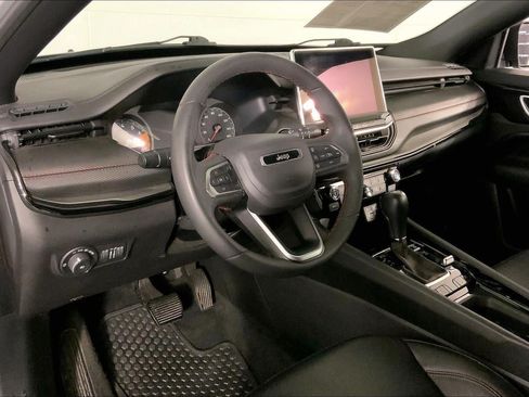 Used 2025 Jeep Compass Trailhawk AWD/4WD image 14