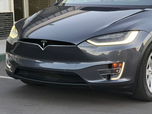 Used 2018 Tesla Model X 75D AWD/4WD image 10