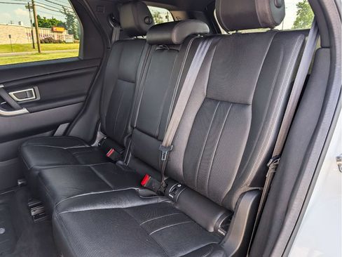 Used 2019 Land Rover Discovery Sport HSE AWD/4WD image 18