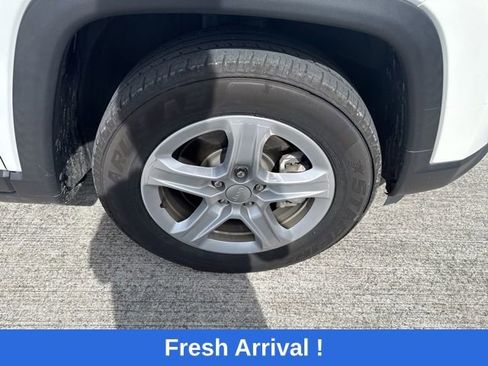 Used 2023 Jeep Compass Sport image 19