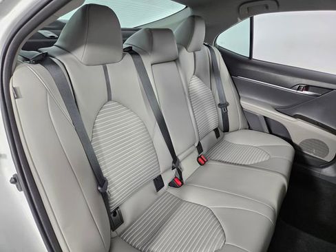 Used 2022 Toyota Camry SE FWD image 18